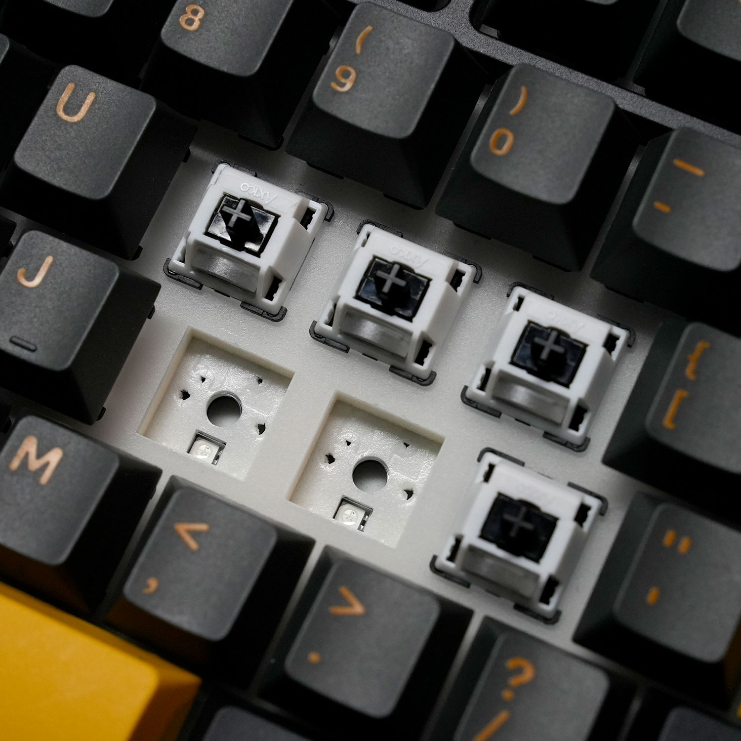 Akko 5087 V3 Tri-mode Keyboard - مراجعة Gaming Keyboard Tkl وسعره
