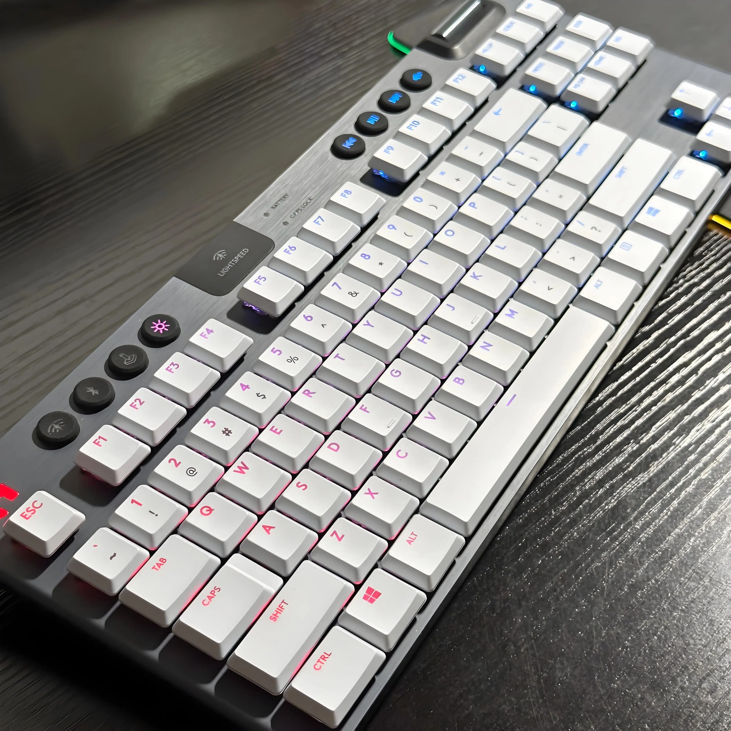 New DIY backlight replacement  - مراجعة Gaming Keyboard Tkl وسعره