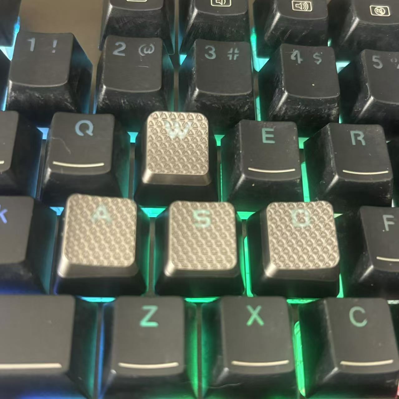 10 Backlit Keycaps for Corsair - مراجعة Gaming Keyboard Corsair وسعره