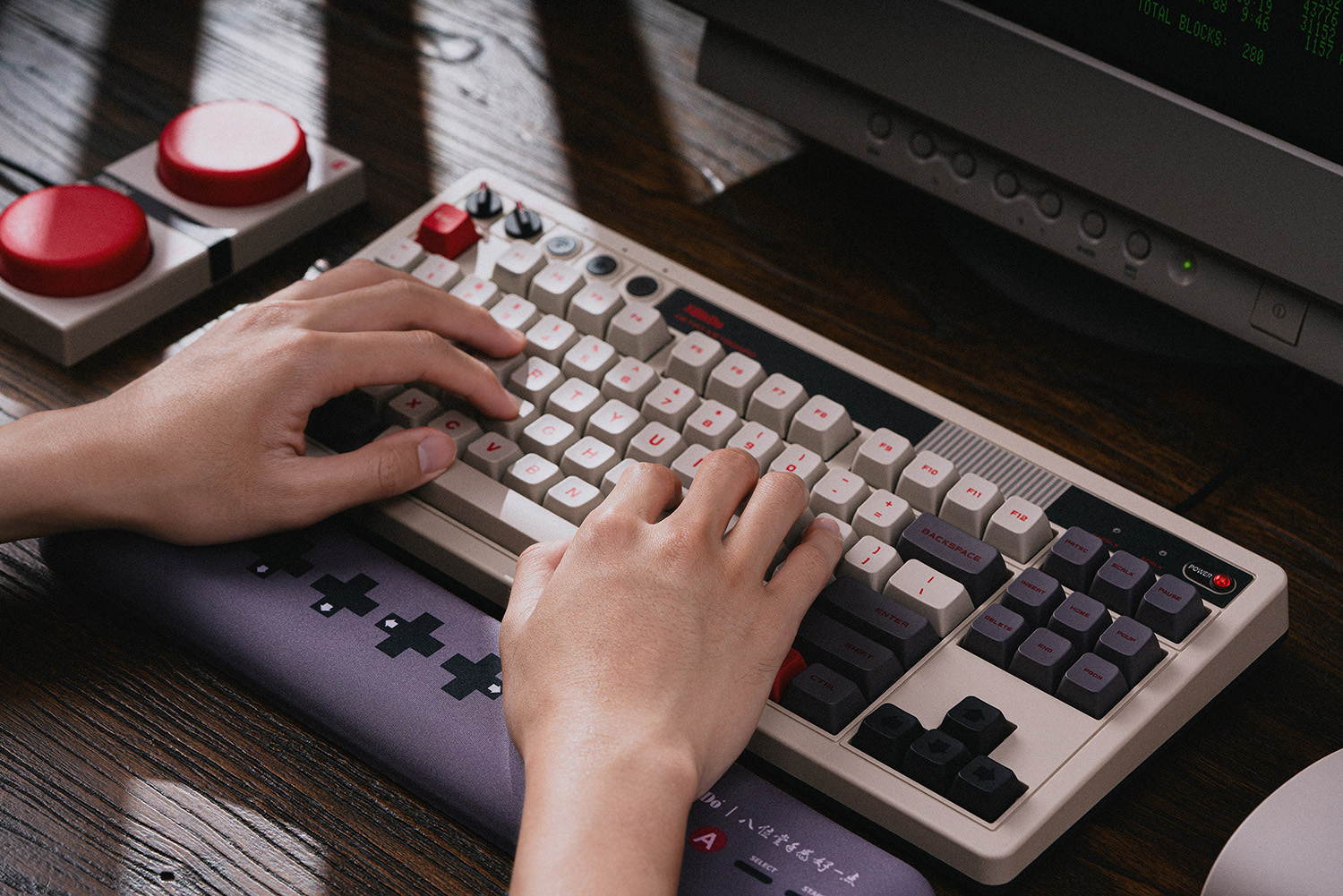 8Bitdo Retro Mechanical Keyboa - مراجعة Gaming Keyboard Bluetooth وسعره