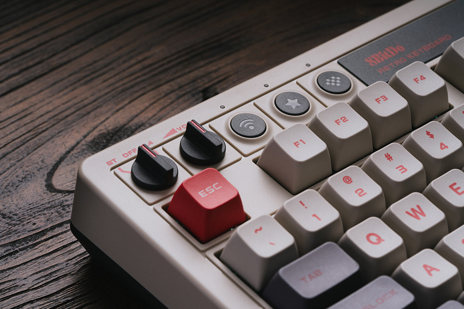 8Bitdo Retro Mechanical Keyboa - مراجعة Gaming Keyboard Bluetooth وسعره